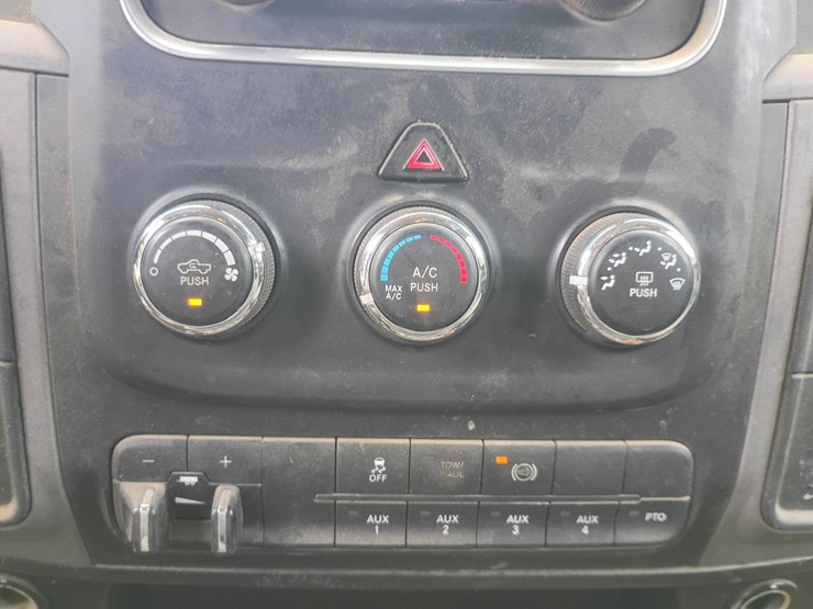 2014-dodge-3500-image-36