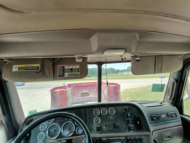 2012-peterbilt-384-image-66