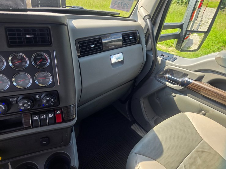 2019-kenworth-t880-image-54