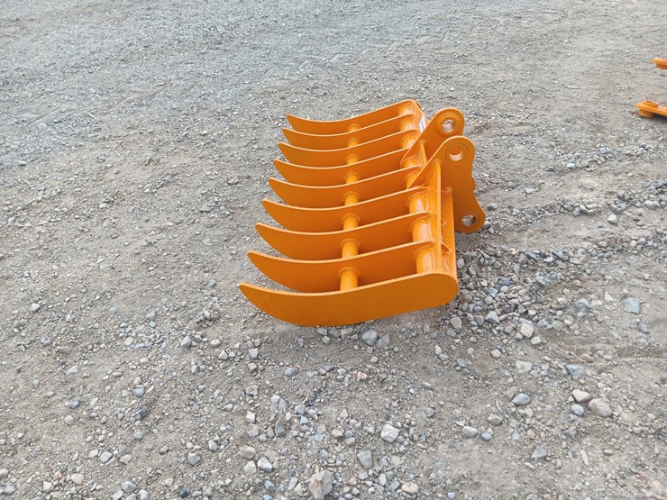 #l75-028-•-future-44"-rake-excavator-attachment-image-2