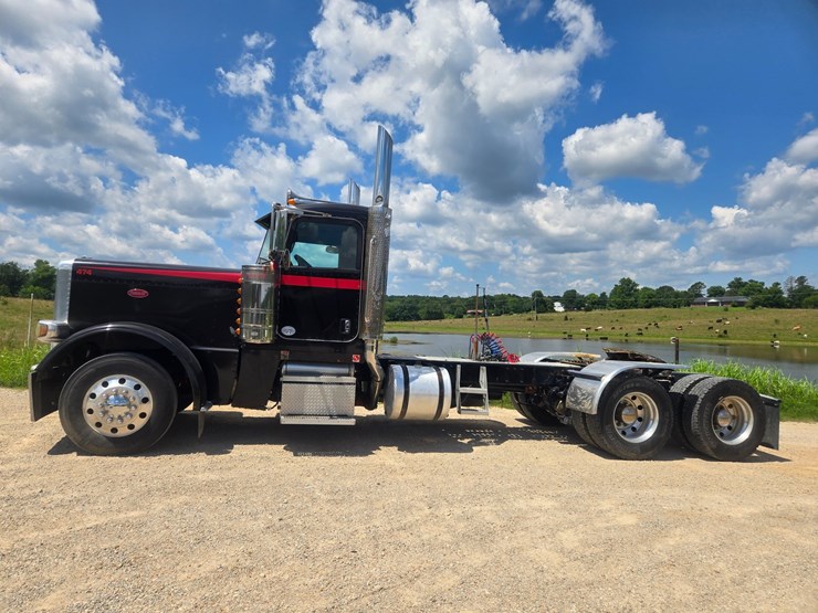 2016-peterbilt-389-image-6