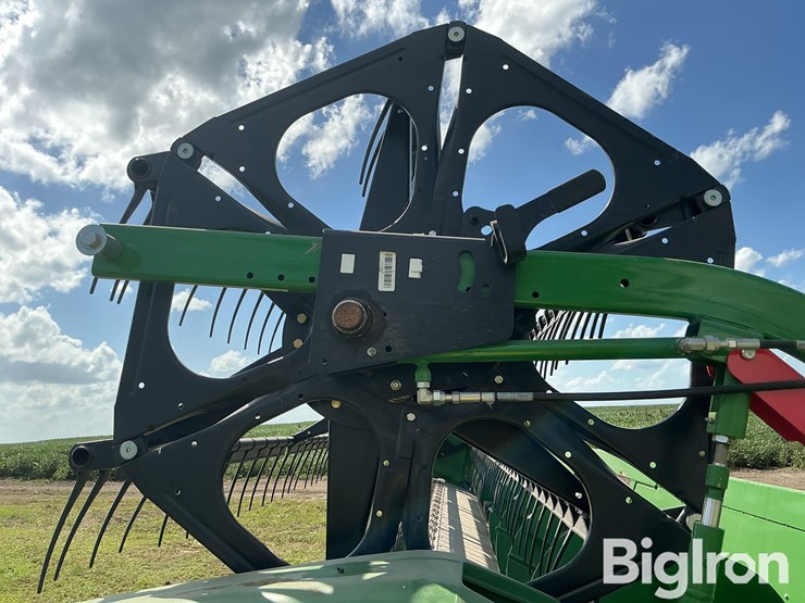 2020-john-deere-625f-image-14