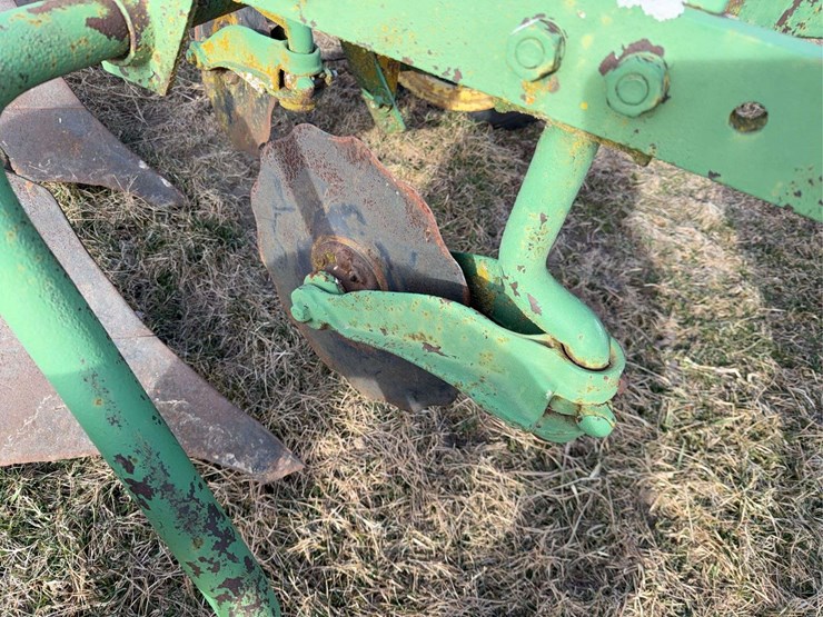 john-deere-pull-type-three-bottom-plow-image-18
