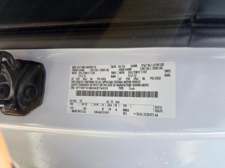 2016-ford-f150-image-17