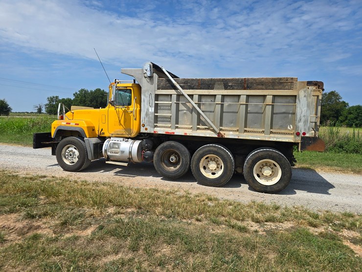 2002-mack-rd688s-image-8