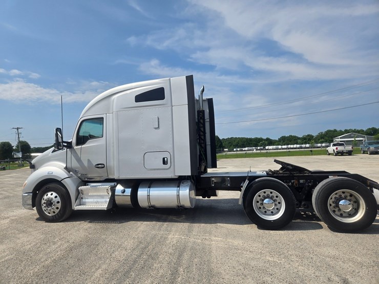 2018-kenworth-t680-image-9