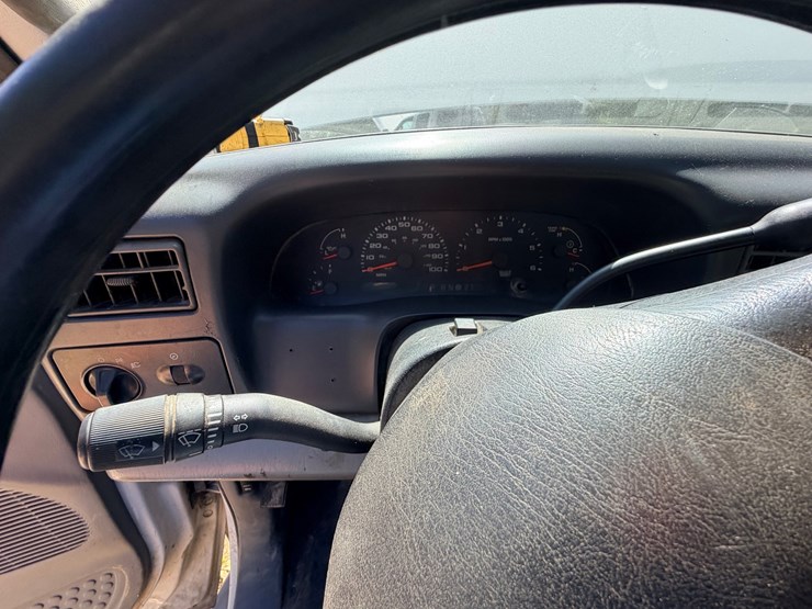2003-ford-f550-image-57