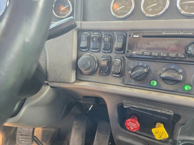 2016-peterbilt-389-image-61
