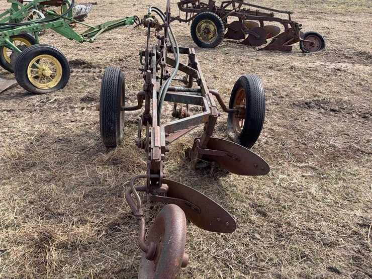 john-deere-no.-44-pull-type-two-bottom-plow-image-4