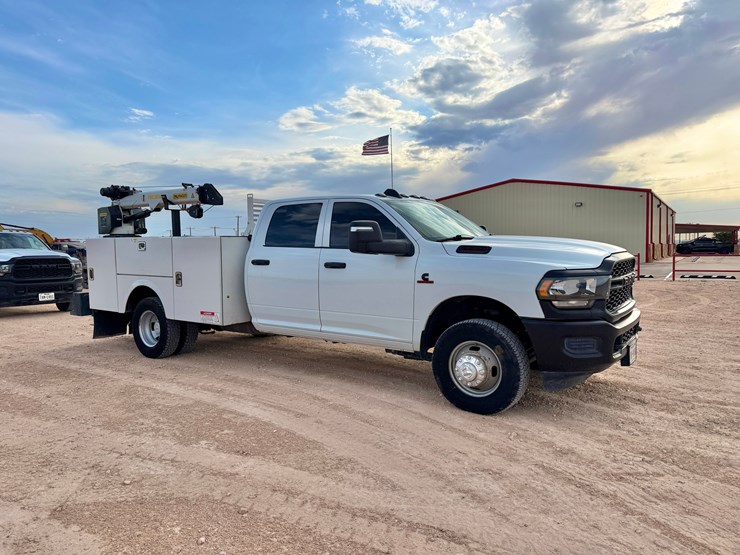 2024-dodge-3500-image-2