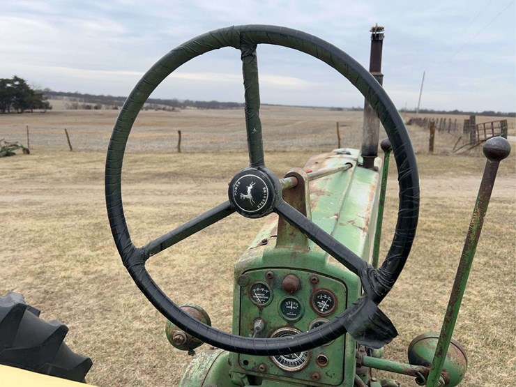 john-deere-520-image-43