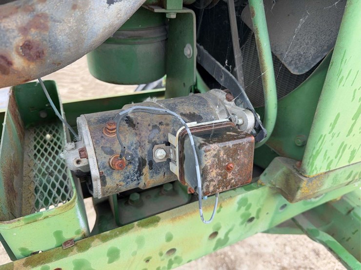 john-deere-630-image-25