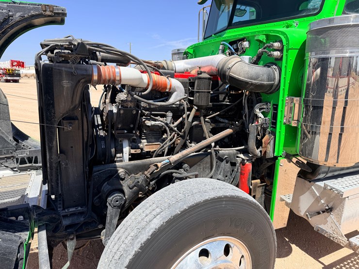 1996-peterbilt-379-image-11