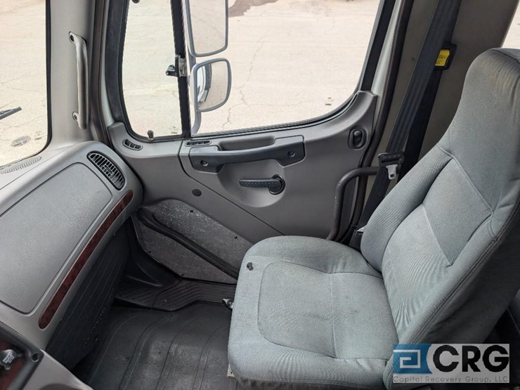 2012-freightliner-m2-stakebed-truck-image-16