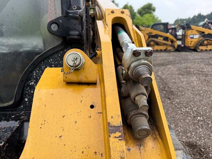 2015-caterpillar-279d-image-11