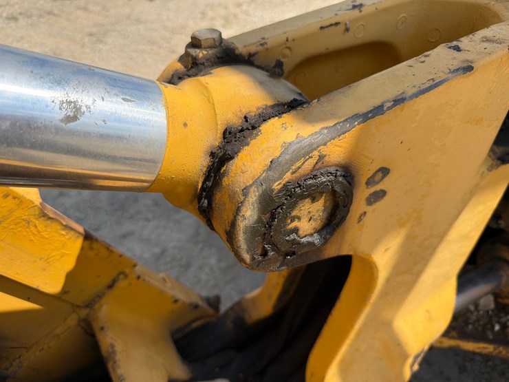 2000-deere-710d-image-115