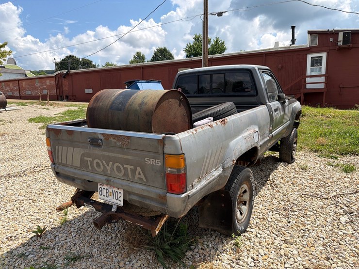 #22709-•-1987-toyota-pickup-truck-(nonrunner)-image-6