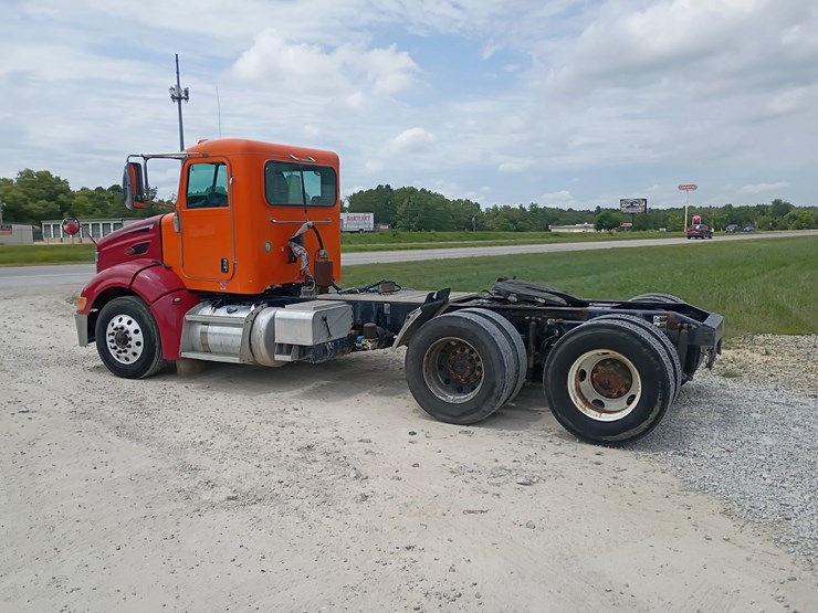 2012-peterbilt-384-image-4