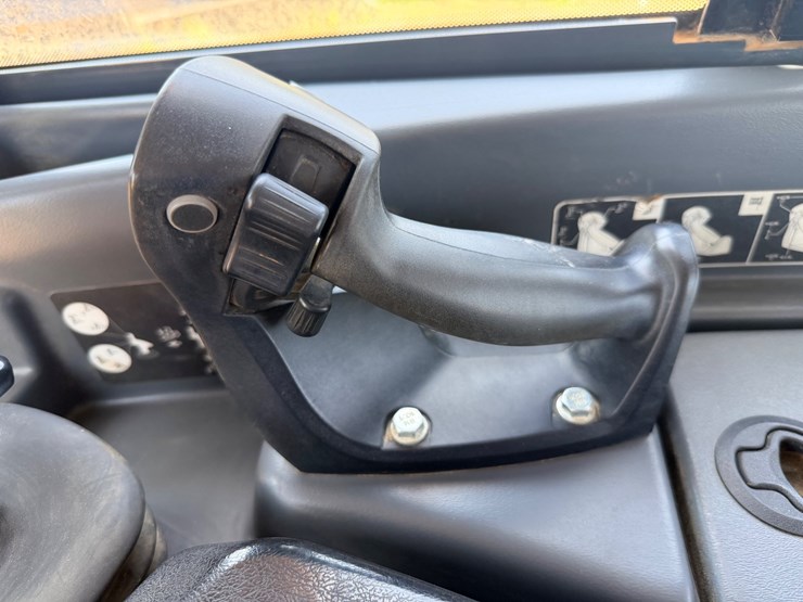 2017-deere-950k-image-48