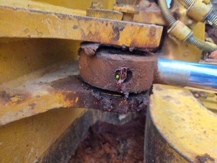 2005-caterpillar-d5n-xl-image-42