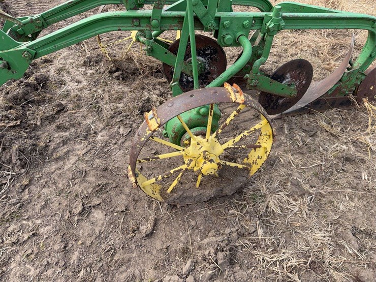 john-deere-pull-type-two-bottom-plow-image-10