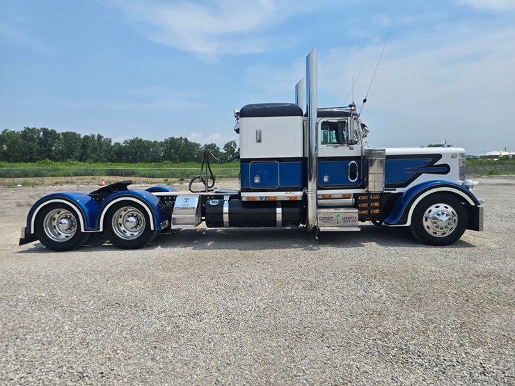 2000-peterbilt-379-image-34