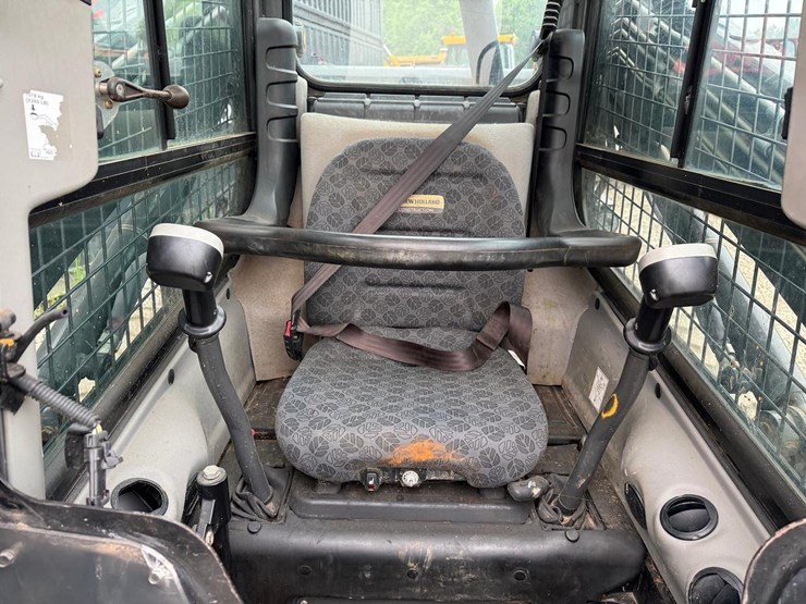 2019-new-holland-c232-image-19