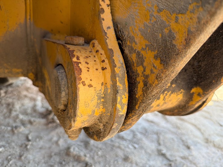 2000-deere-710d-image-97