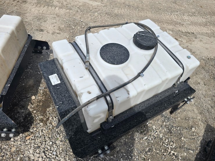 #22542-•-sprayer-tank-skid-steer-roof-mount-image-5