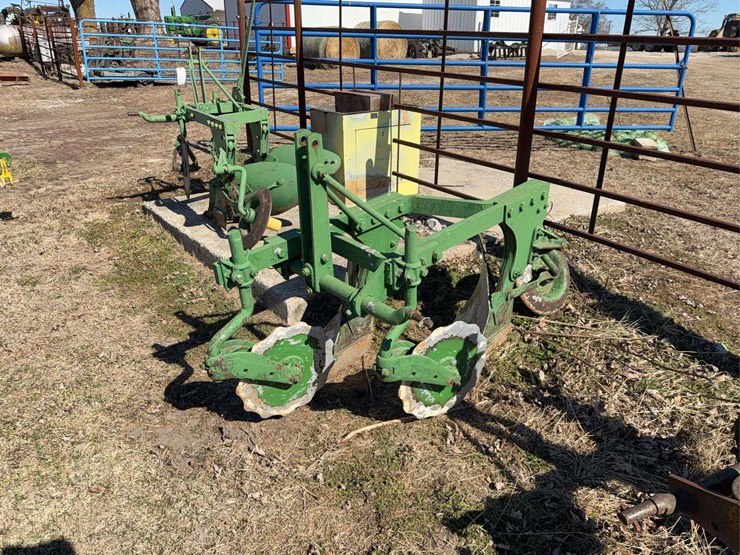 john-deere-three-point-two-bottom-plow-image-5