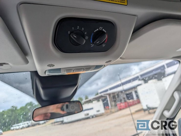 2016-ford-transit-image-13