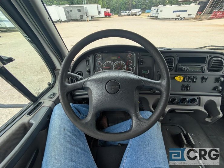 2011-freightliner-m2-stakebed-truck-image-19