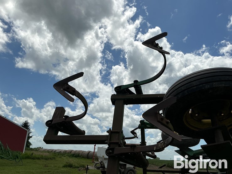 john-deere-field-cultivator-image-15