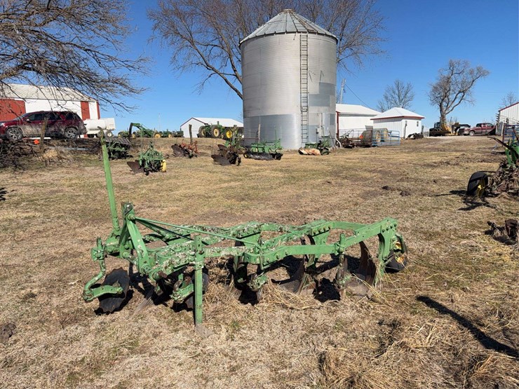 john-deere-three-point-four-bottom-plow-image-1