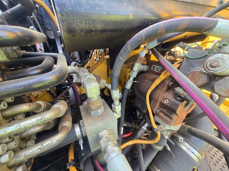 2015-caterpillar-521b-image-30