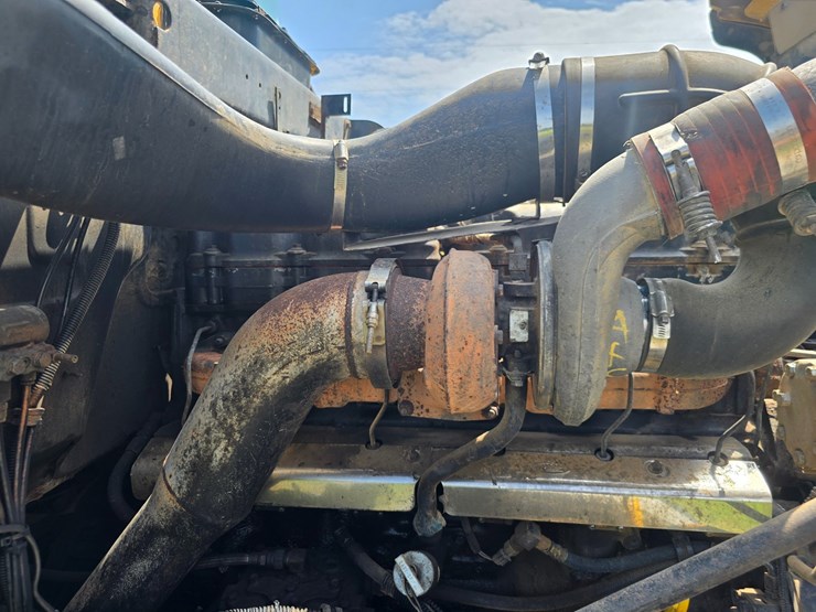 2002-mack-rd688s-image-93