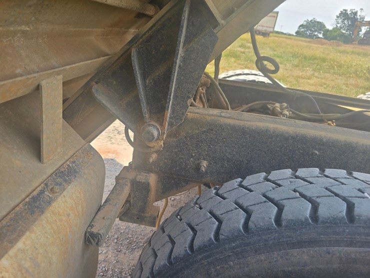 2002-mack-rd688s-image-48