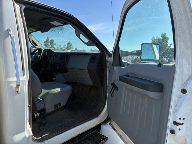 2011-ford-f650xl-image-23