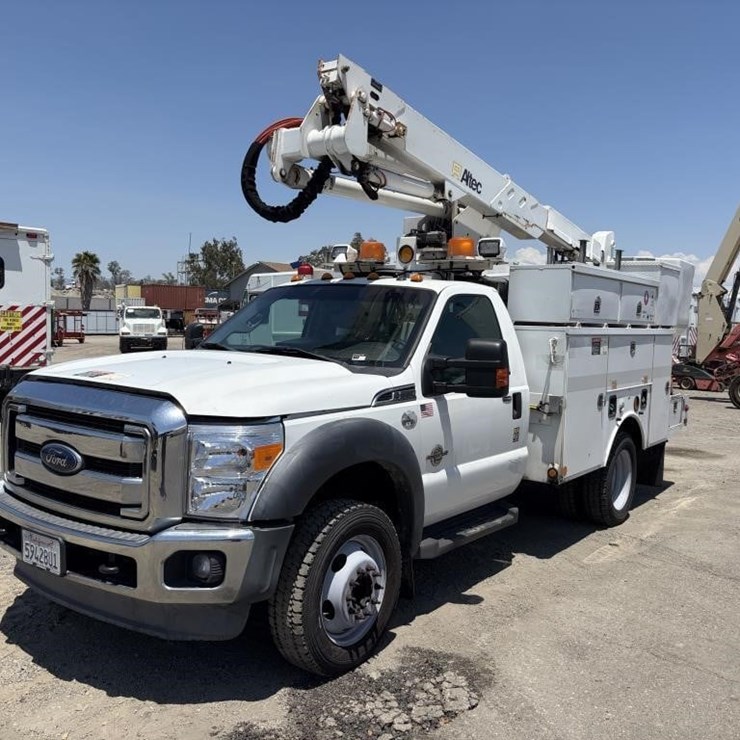 2015 FORD F550 XLT