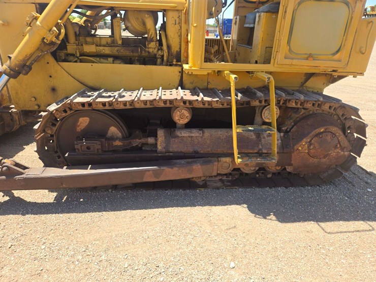 caterpillar-dozer-crawler-tractor-image-16