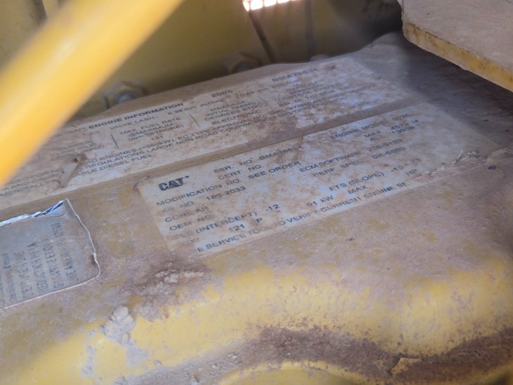 2005-caterpillar-d5n-xl-image-17