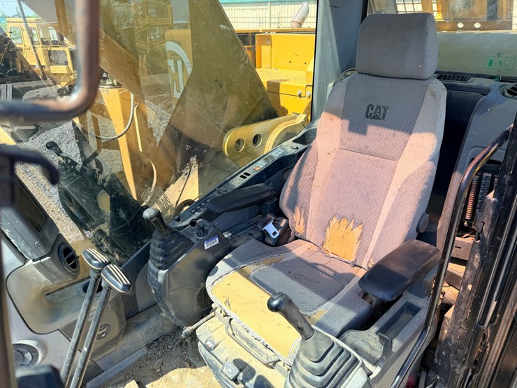 2010-caterpillar-328d-image-44