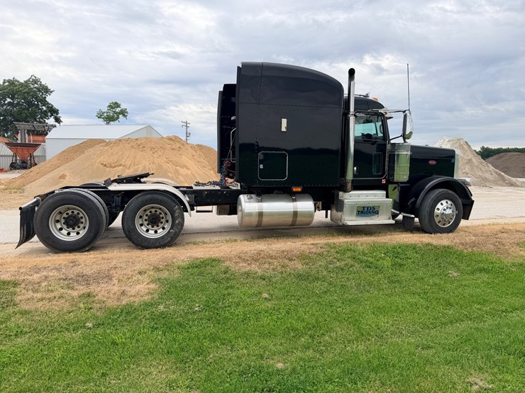 2013-peterbilt-388-image-10