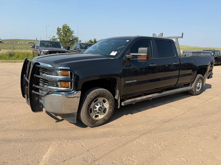 2018-chevrolet-silverado-2500hd-image-2