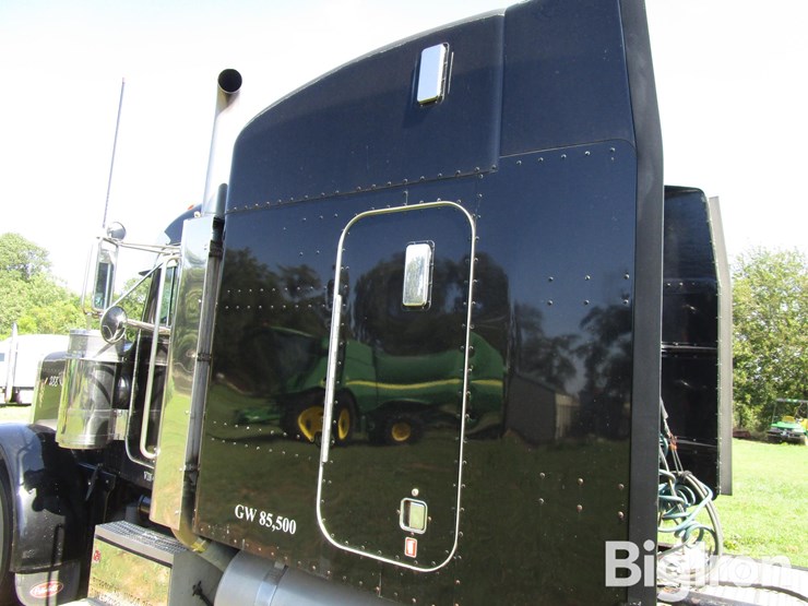2004-peterbilt-379-image-10