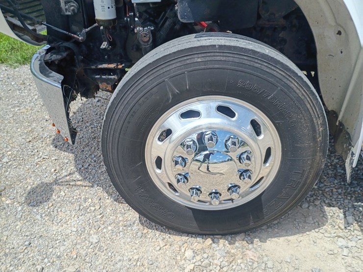 2008-freightliner-m2-106-image-88