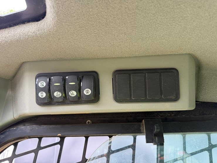 2015-caterpillar-279d-image-23