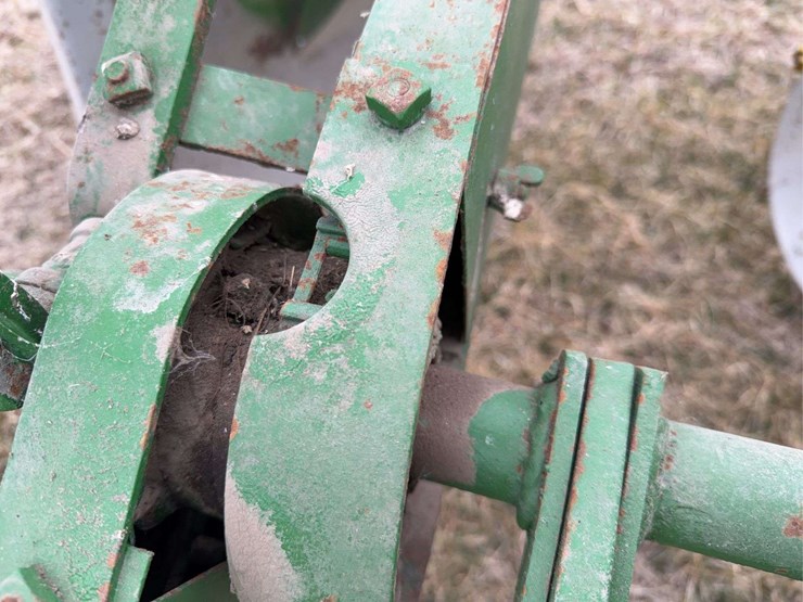 john-deere-two-row-pull-type-planter-image-14