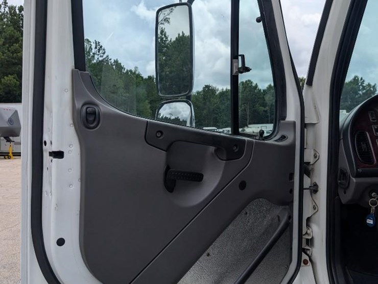 2012-freightliner-m2-stakebed-truck-image-13
