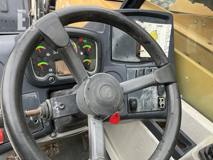 2017-caterpillar-tl642d-image-13